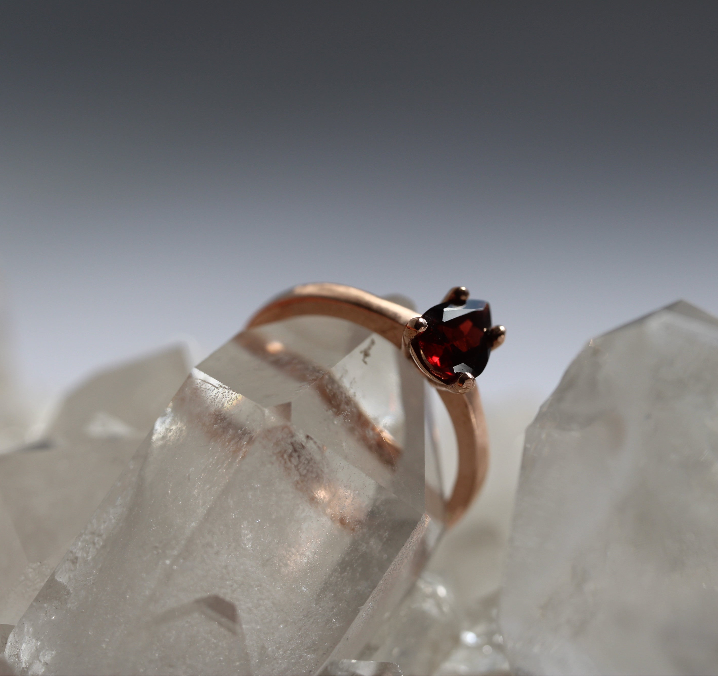 $ALE - 4 Claw Pear Solitaire - Garnet - Size P