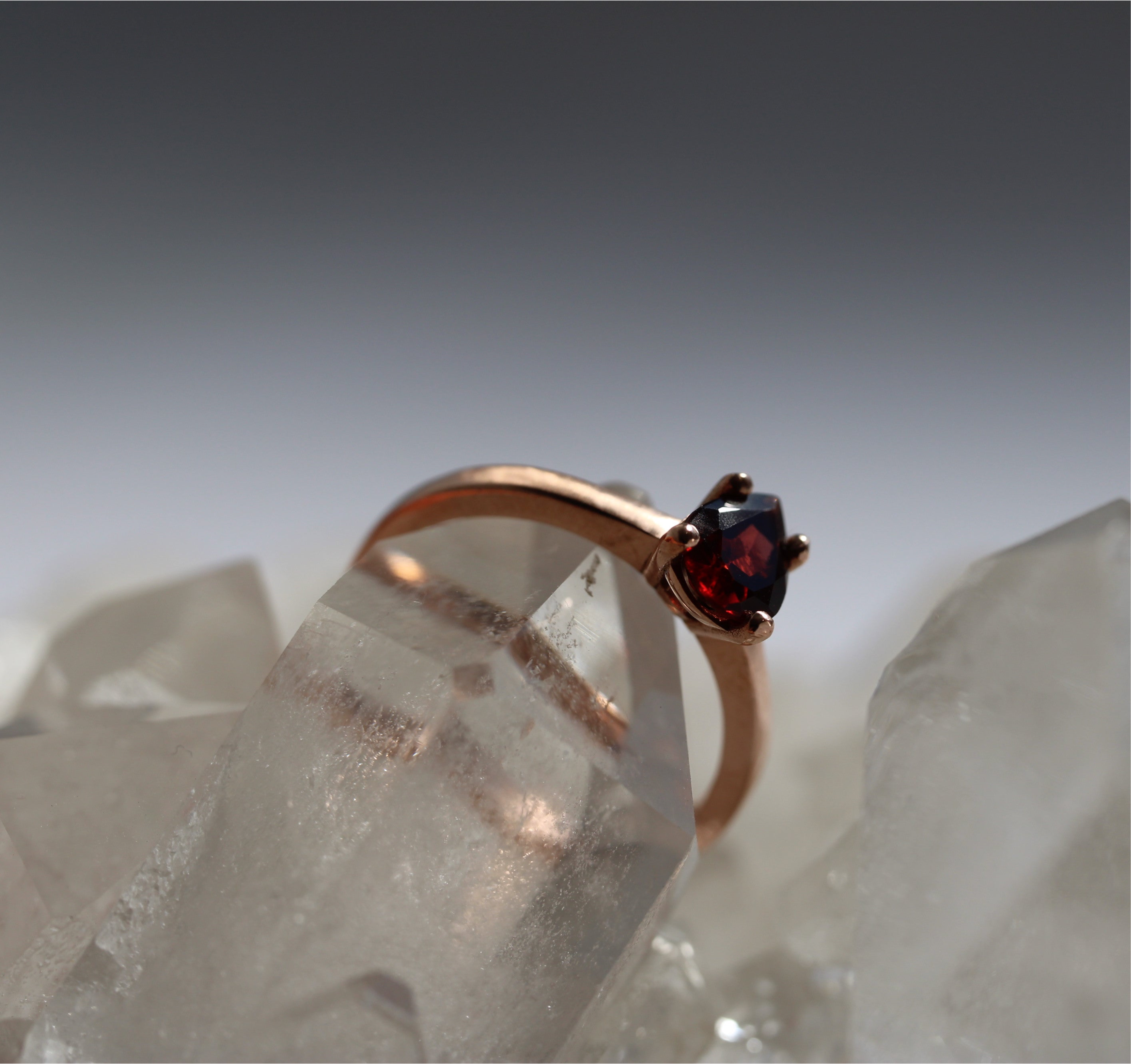 $ALE - 4 Claw Pear Solitaire - Garnet - Size P