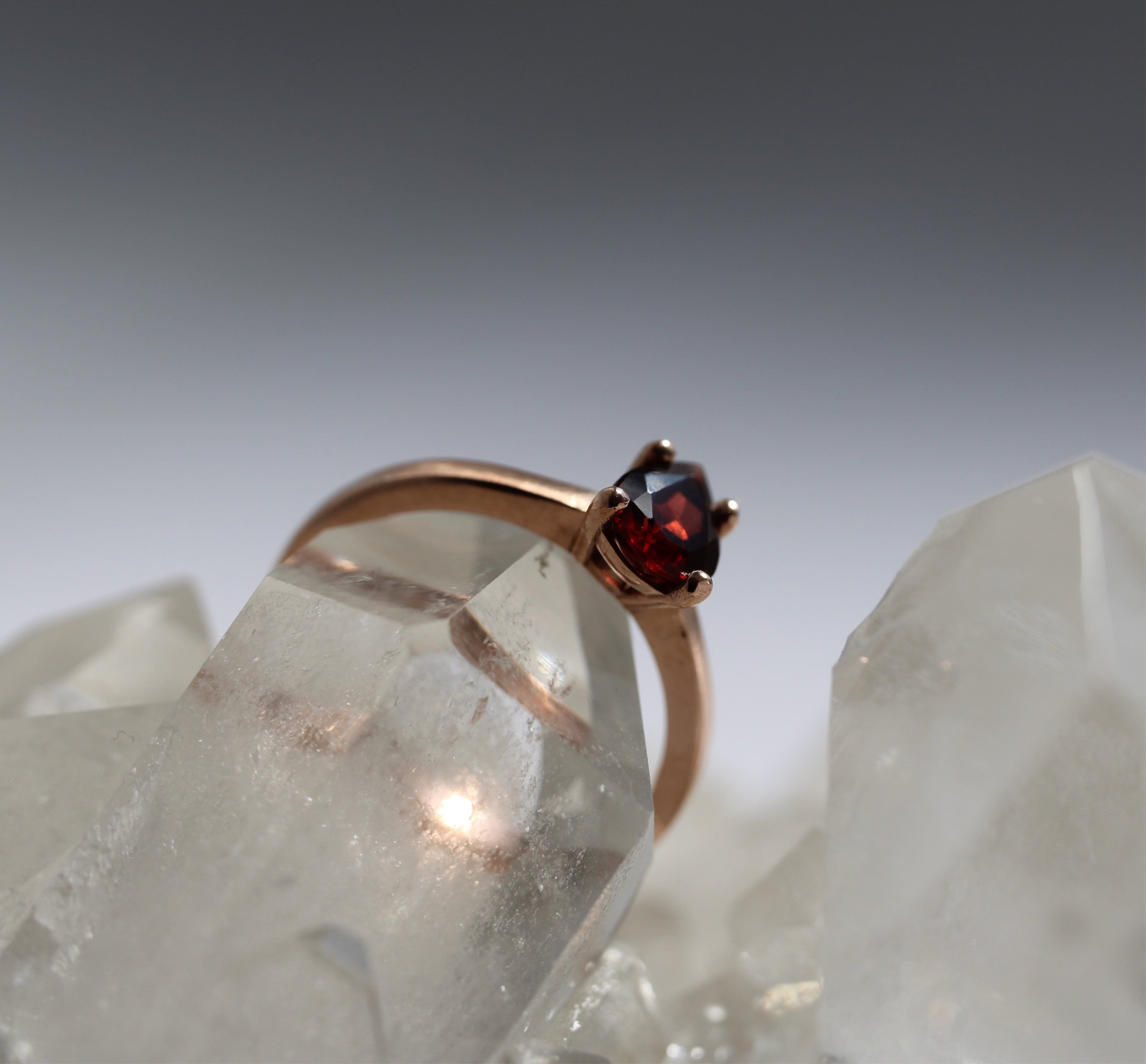 $ALE - 4 Claw Pear Solitaire - Garnet - Size P