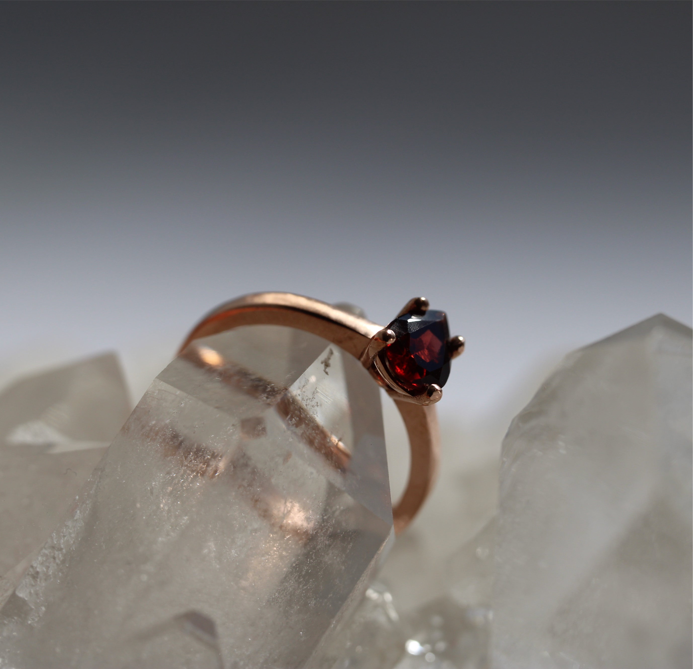 $ALE - 4 Claw Pear Solitaire - Garnet - Size P